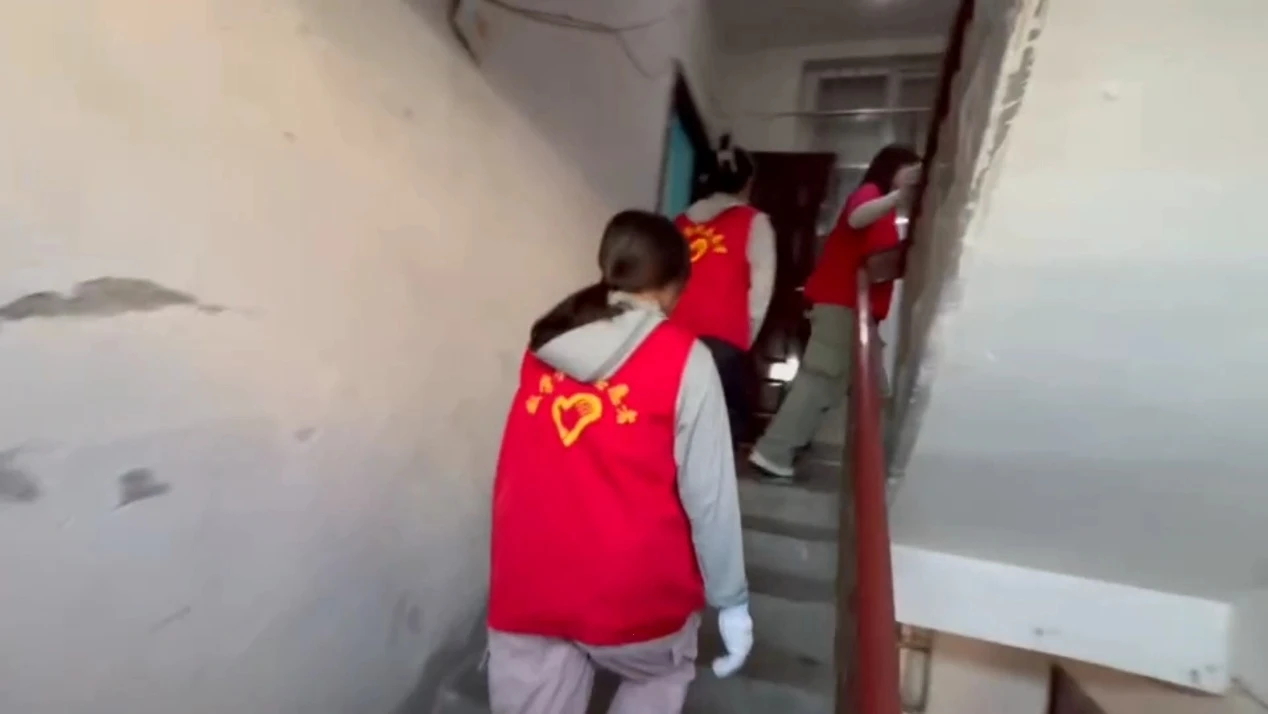 巢湖学院赴巢湖乡镇“献血赋能·健康调研”宣传团——官圩社区宣传活动