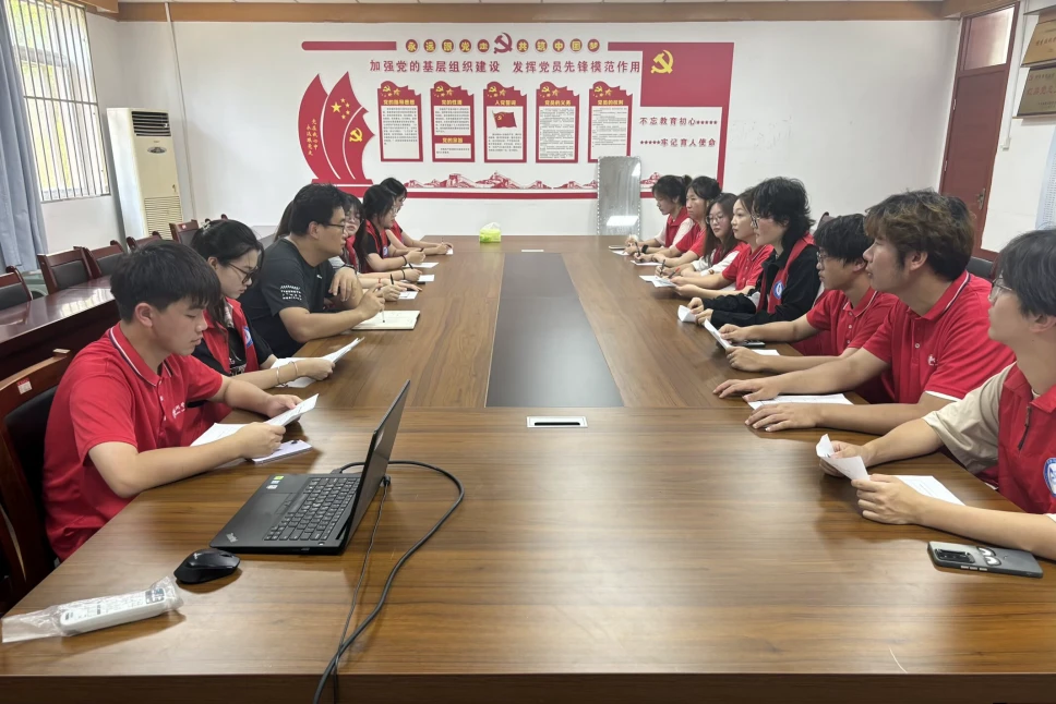 无偿献血凝大爱,热血相承递温情